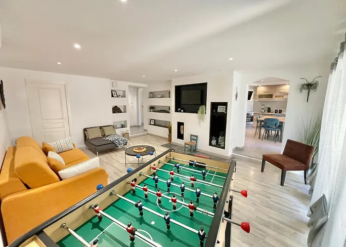 Апартаменти Avec Piscine 8 Personnes *